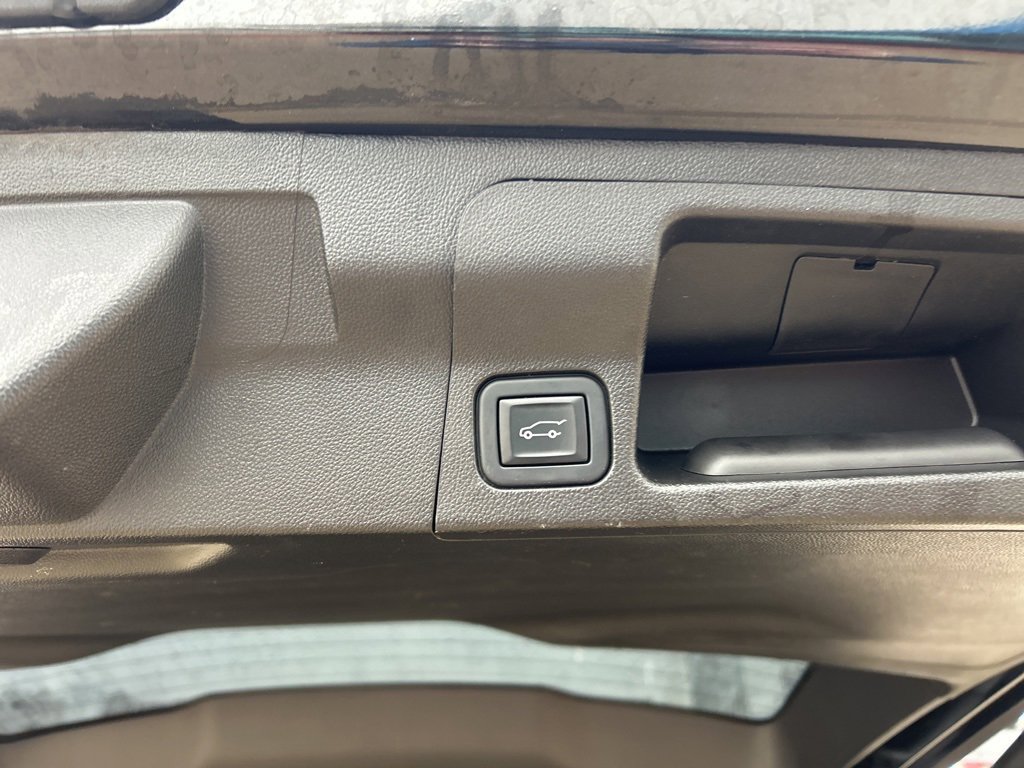 Used 2023 GMC Acadia SLE w/ Driver Convenience Package image 9