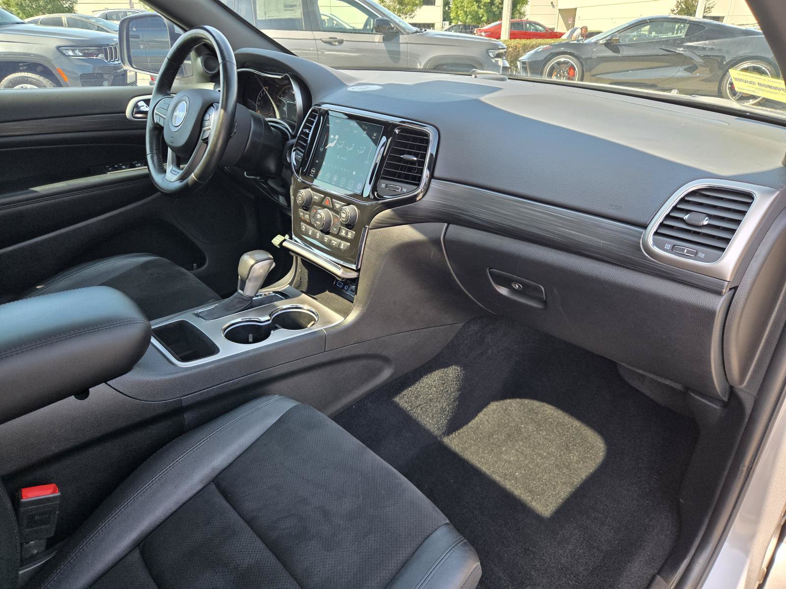 Certified 2021 Jeep Grand Cherokee Laredo X AWD/4WD image 30