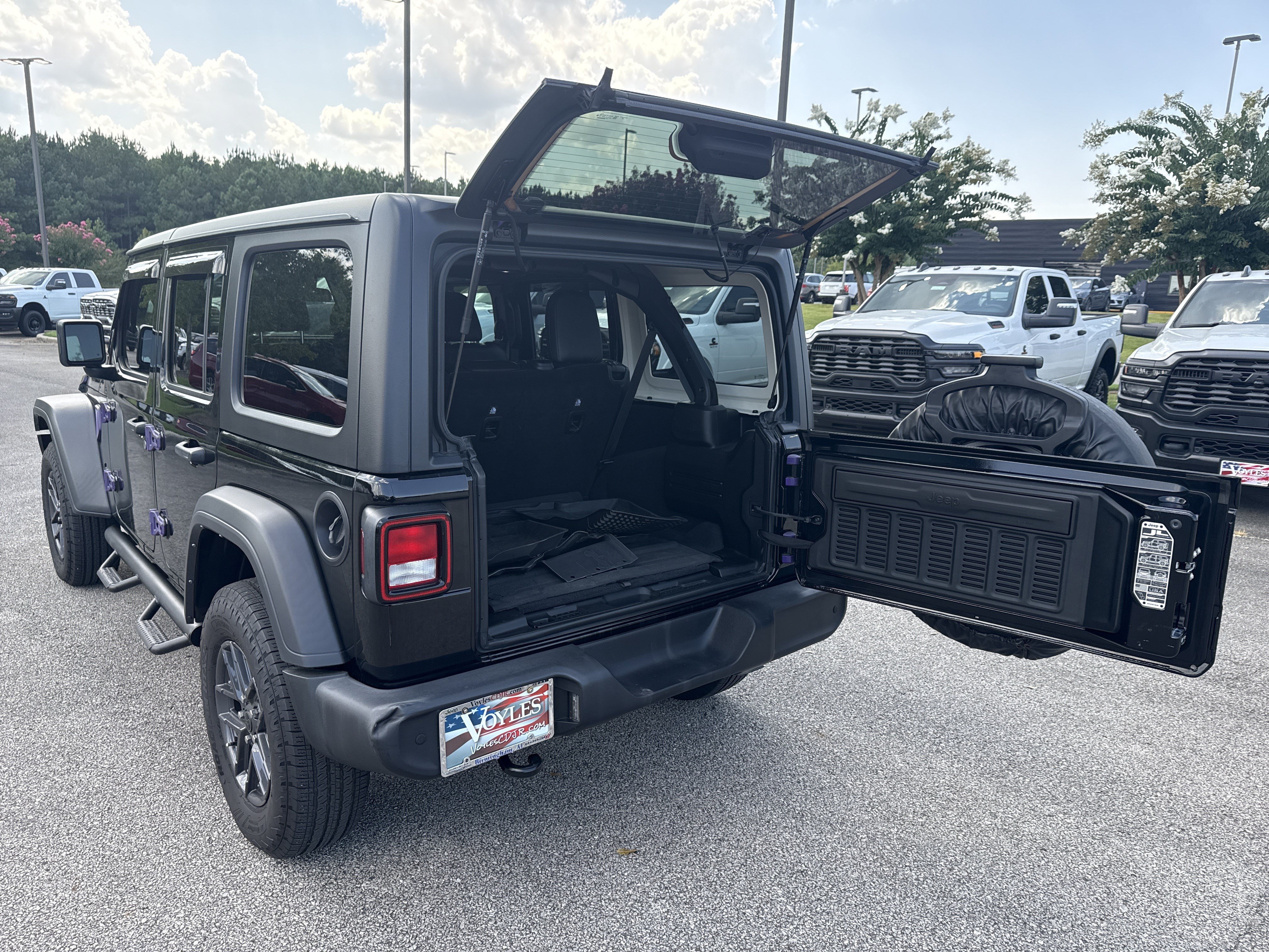 Used 2024 Jeep Wrangler Unlimited Sport AWD/4WD image 18