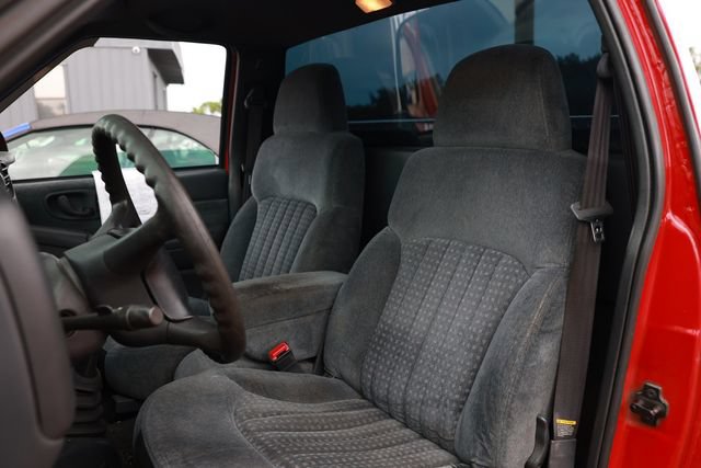 Used 2000 Chevrolet S10 Pickup LS w/ Preferred Equipment Group RWD image 9
