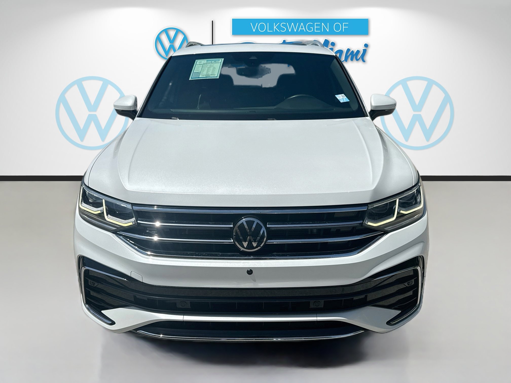 Used 2022 Volkswagen Tiguan SEL R-Line AWD/4WD image 2