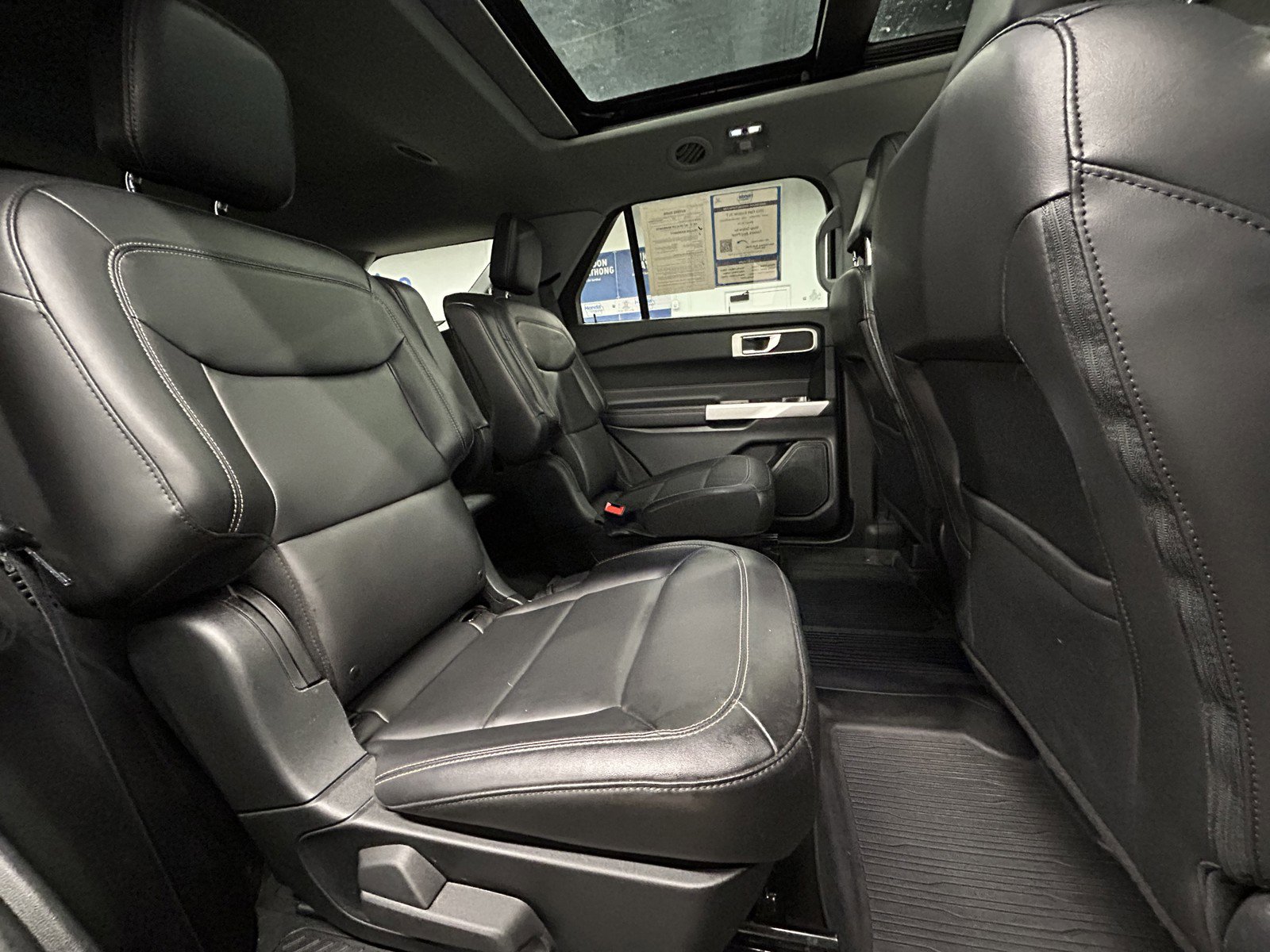 Used 2022 Ford Explorer XLT w/ Equipment Group 202A image 17