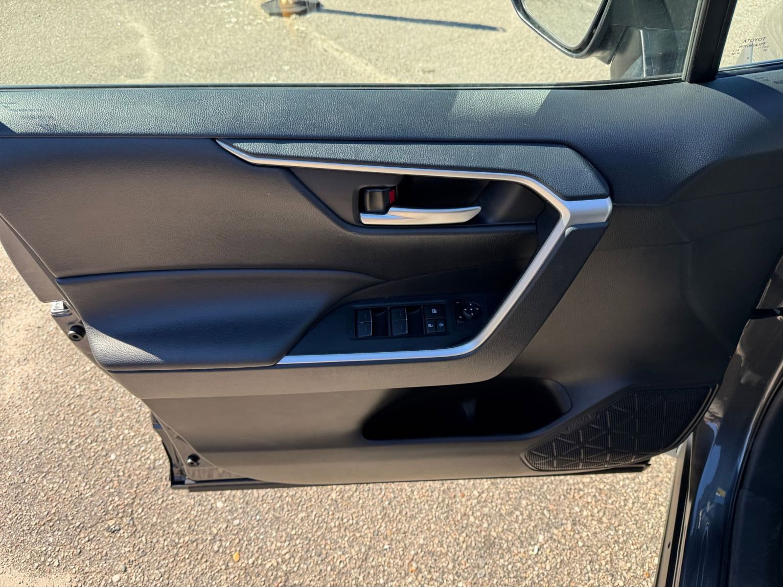 Used 2025 Toyota RAV4 XLE image 18