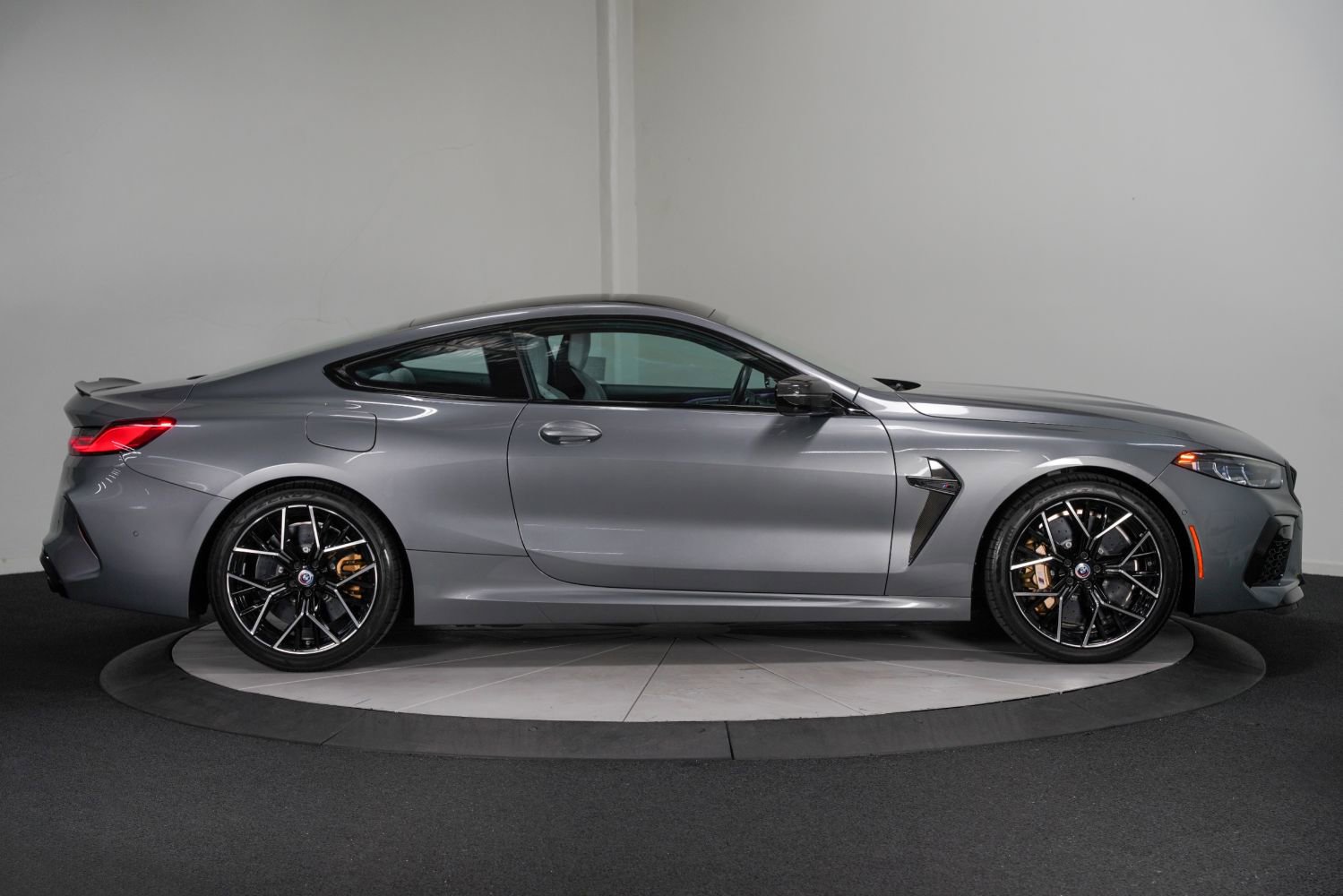 Used 2023 BMW M8 Competition image 9