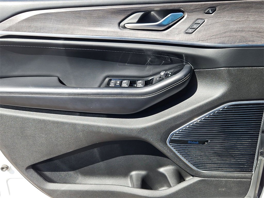 Used 2021 Jeep Grand Cherokee L Overland w/ Advanced Protech Group III image 11