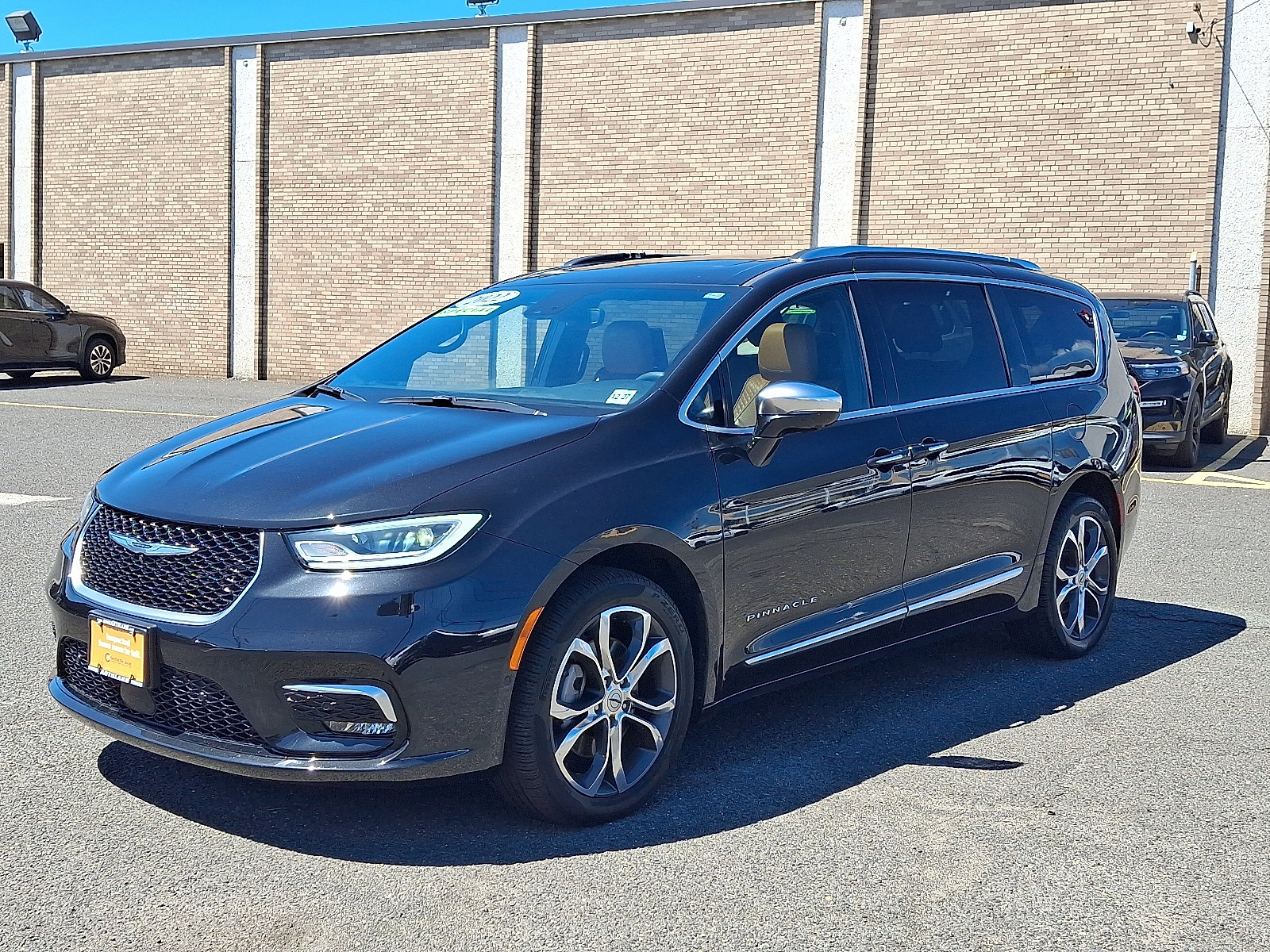Used 2022 Chrysler Pacifica Pinnacle AWD/4WD image 3