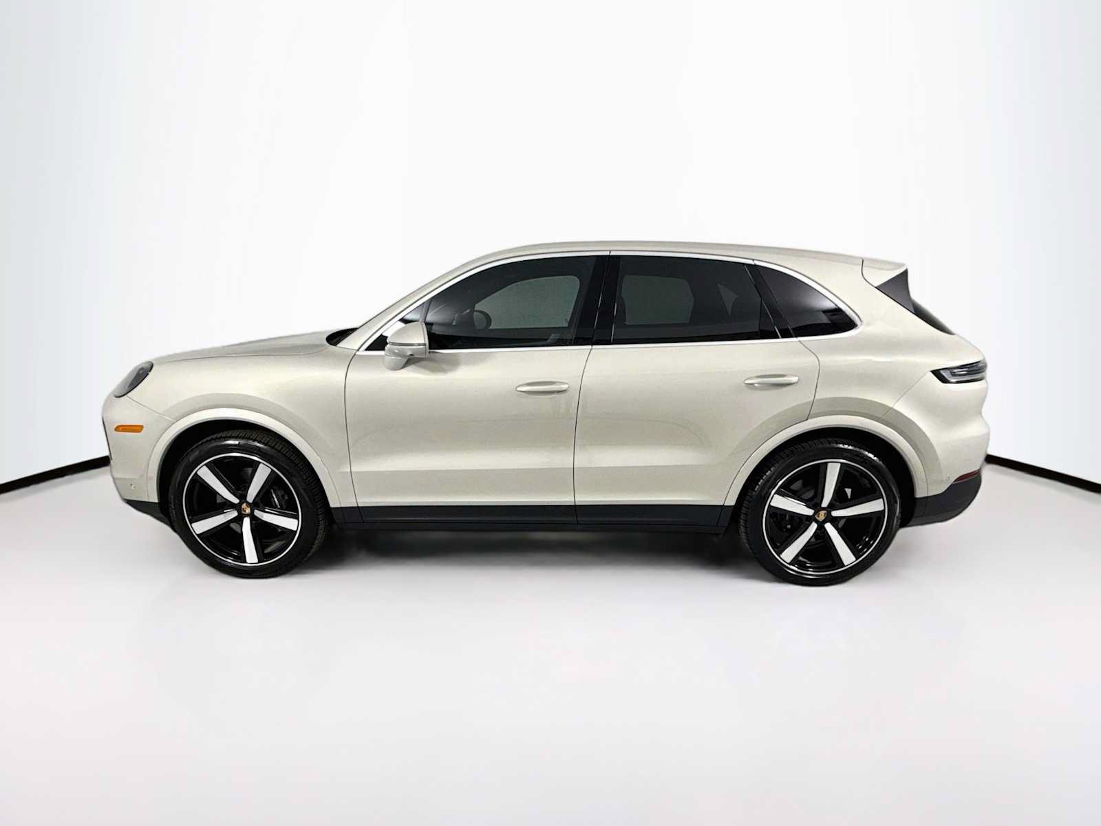 Certified 2025 Porsche Cayenne AWD/4WD image 2
