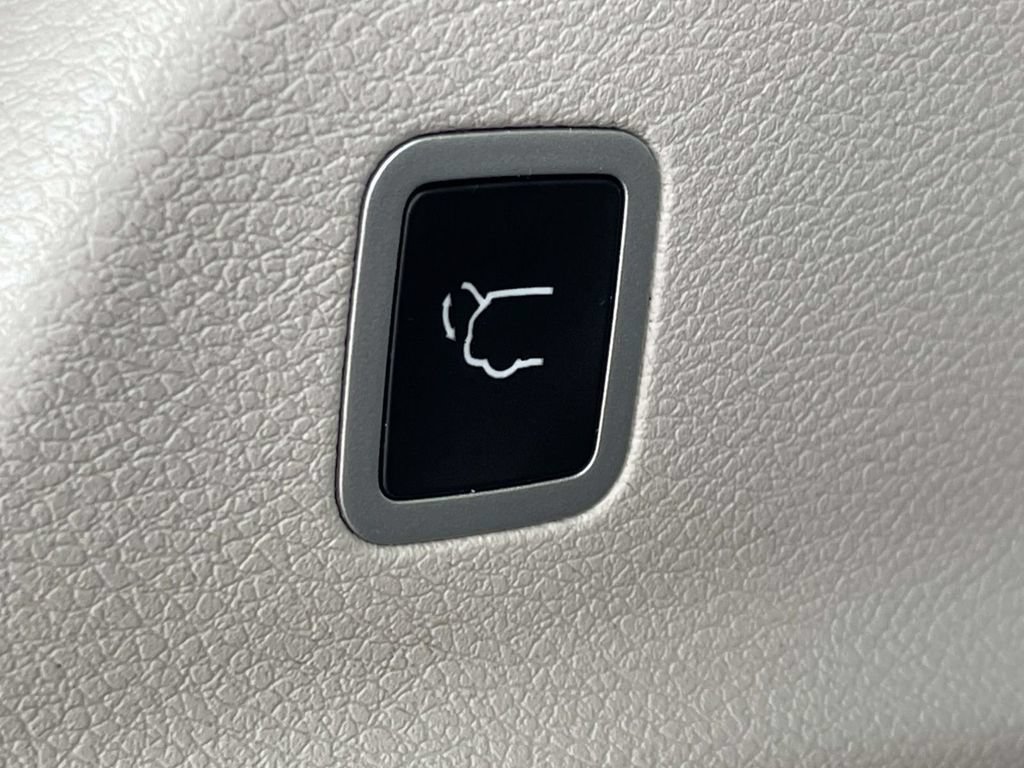 Certified 2024 Chrysler Pacifica Touring-L FWD image 43