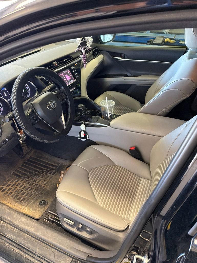 Used 2020 Toyota Camry SE FWD image 2