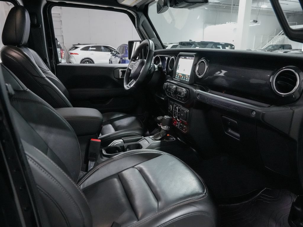 Used 2022 Jeep Wrangler Unlimited Rubicon w/ Xtreme Recon 35" Tire Package AWD/4WD image 23