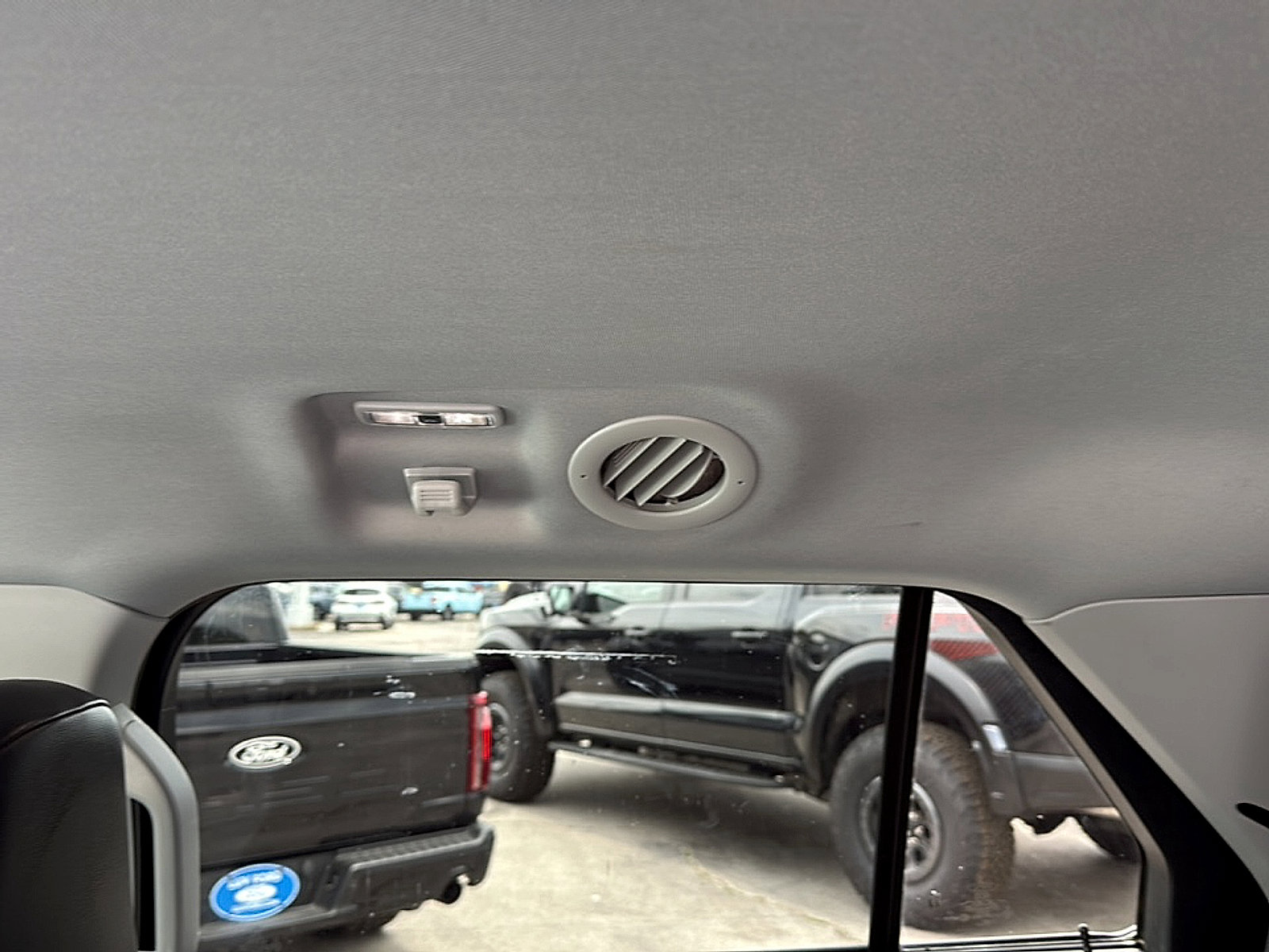 Used 2021 Ford Explorer XLT w/ Equipment Group 202A AWD/4WD image 21