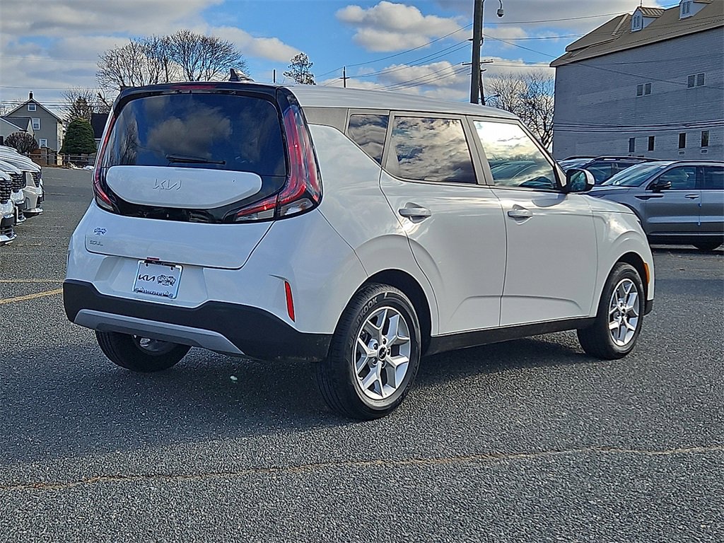 Certified 2025 Kia Soul LX w/ LX Technology Package image 7