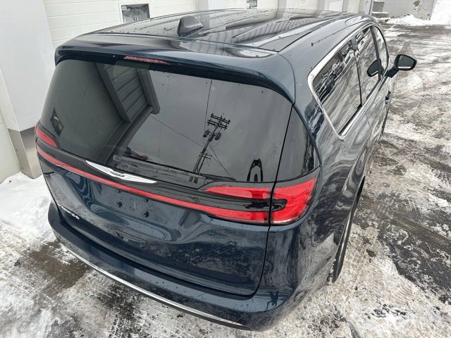 Used 2023 Chrysler Pacifica Touring-L image 5