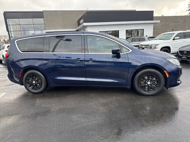 Used 2018 Chrysler Pacifica LX image 5