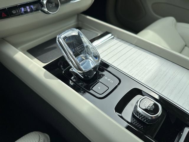 New 2026 Volvo XC60 B5 Ultra w/ Climate Package image 15