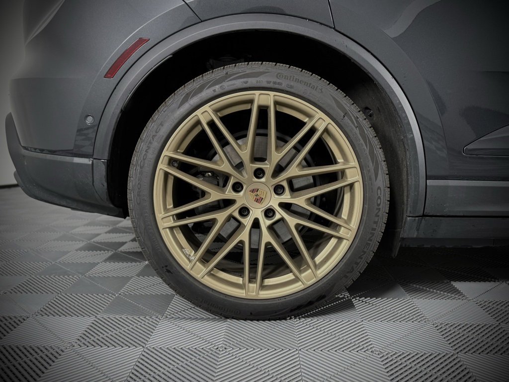 New 2024 Porsche Macan 4 Electric image 18