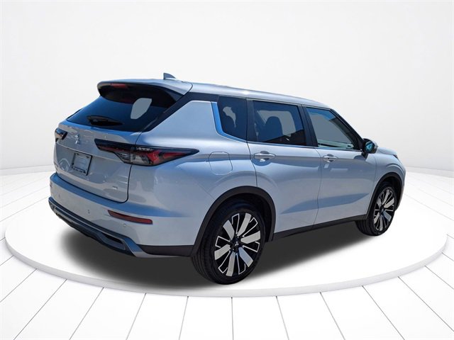 New 2025 Mitsubishi Outlander SE image 4