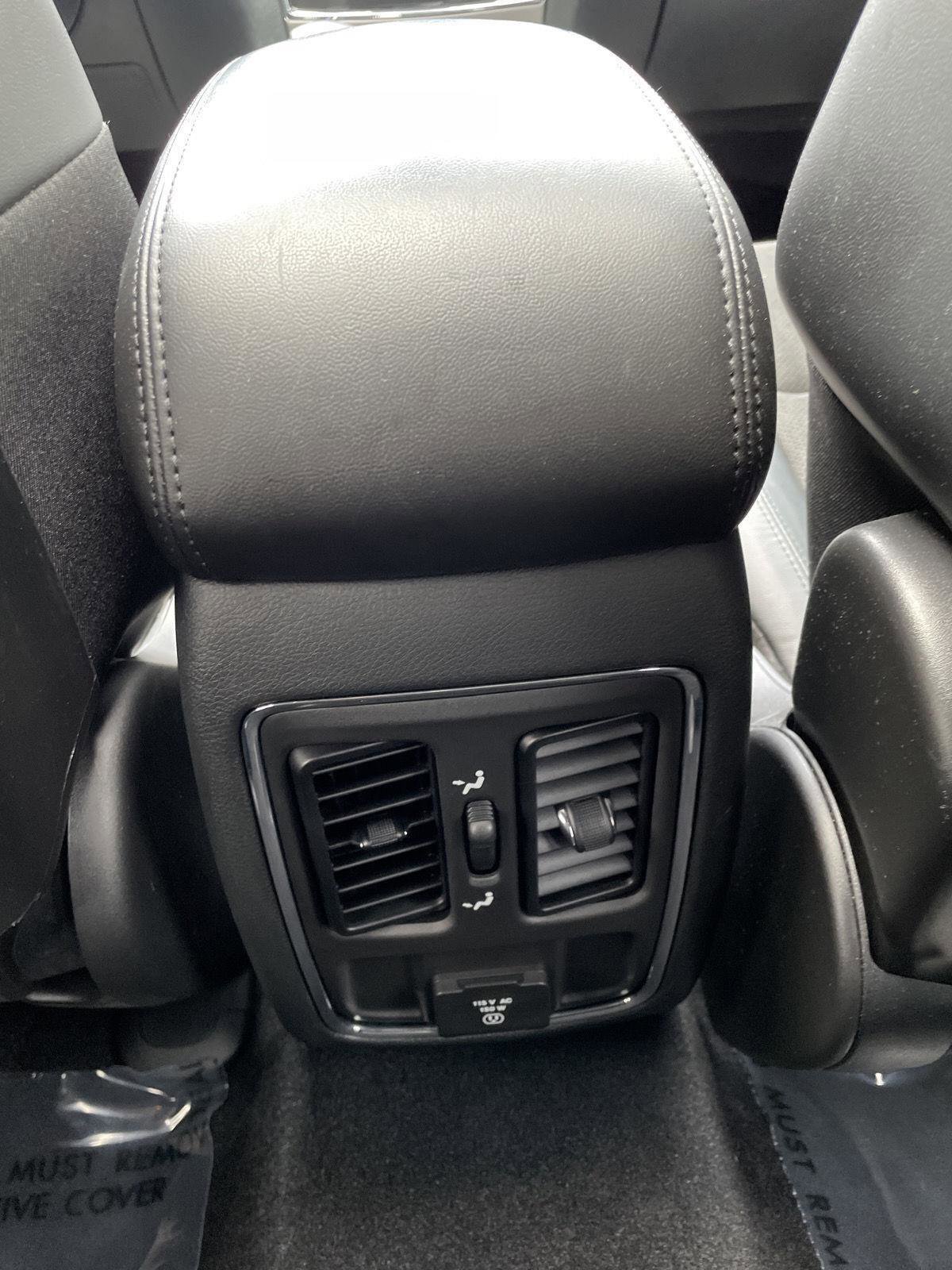 Used 2021 Jeep Grand Cherokee Laredo X AWD/4WD image 24
