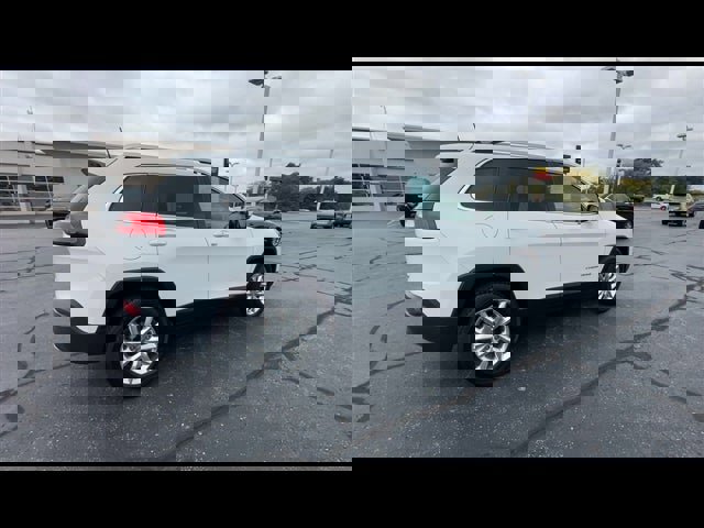 Used 2016 Jeep Cherokee Limited image 8