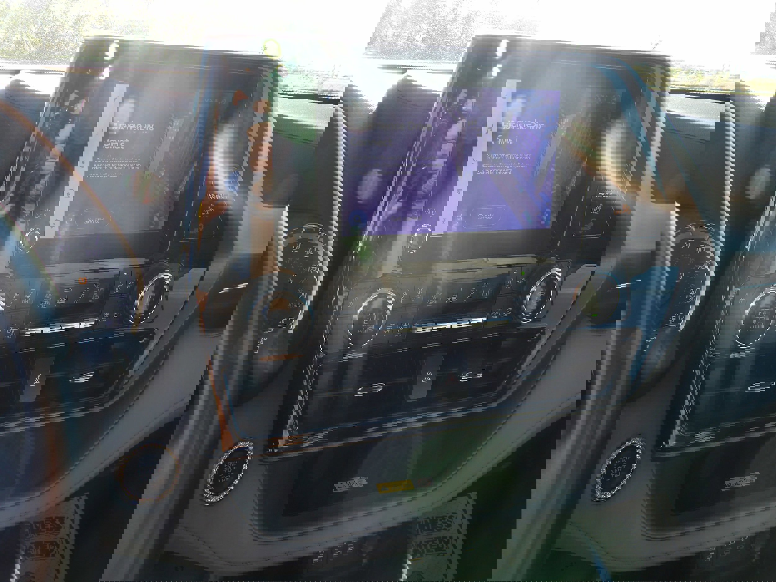 Used 2023 Toyota Highlander XLE AWD/4WD image 19