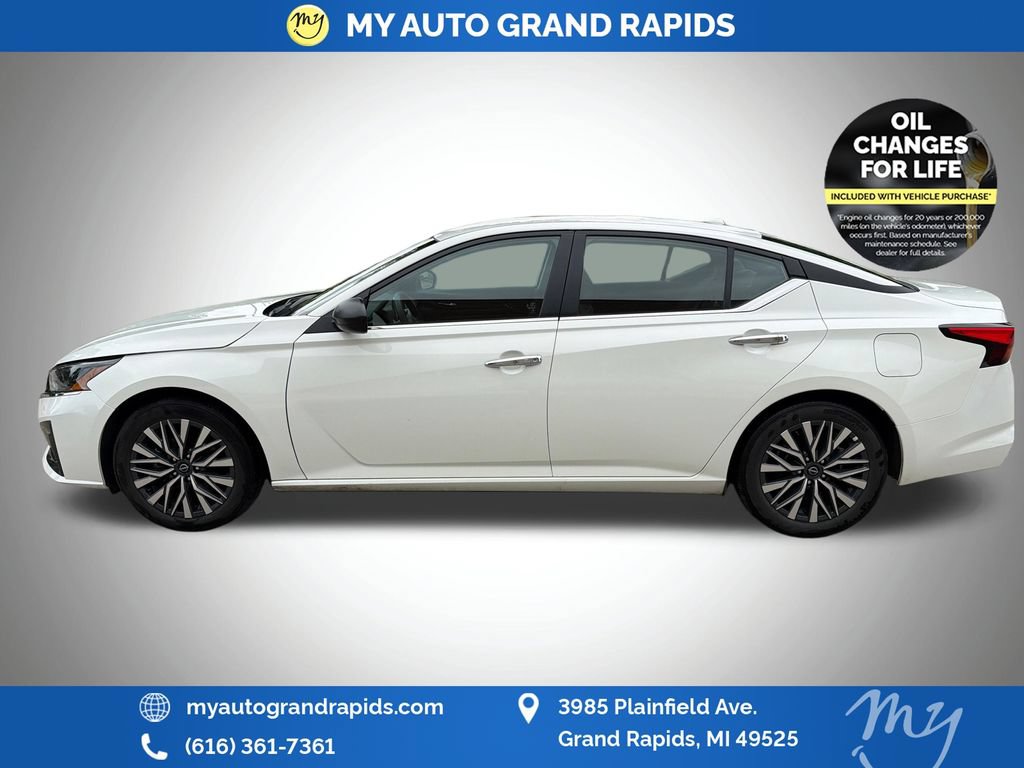 Used 2025 Nissan Altima 2.5 SV FWD image 4