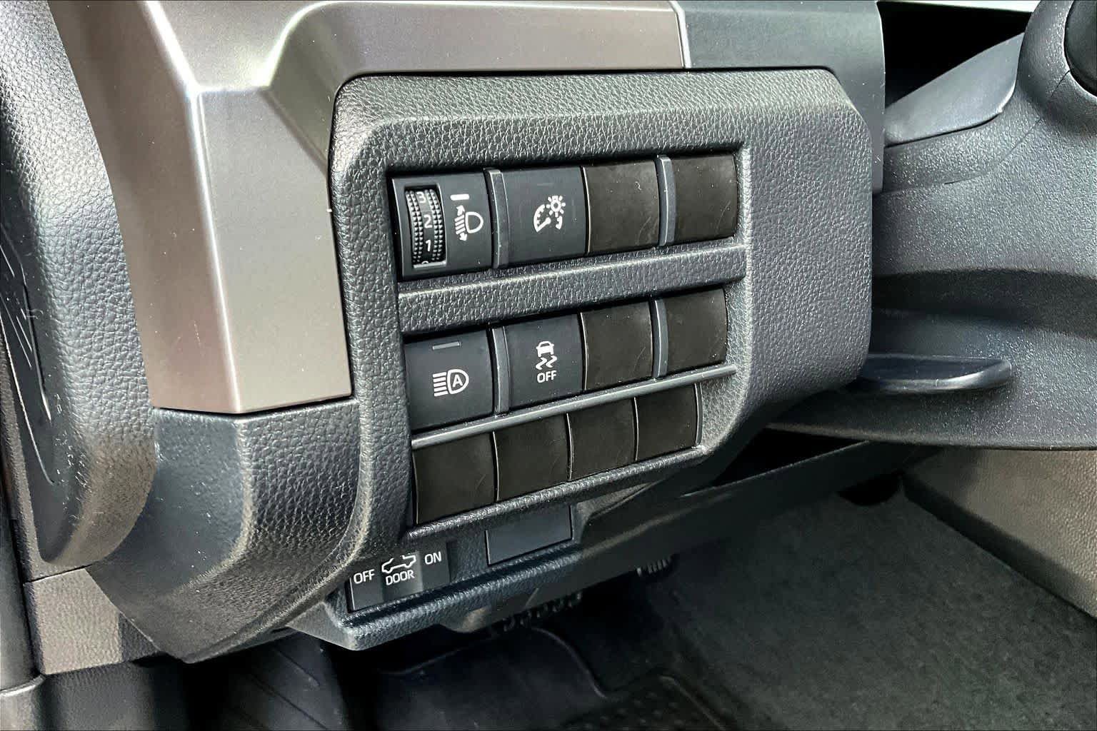 Certified 2025 Toyota Tacoma SR5 image 32