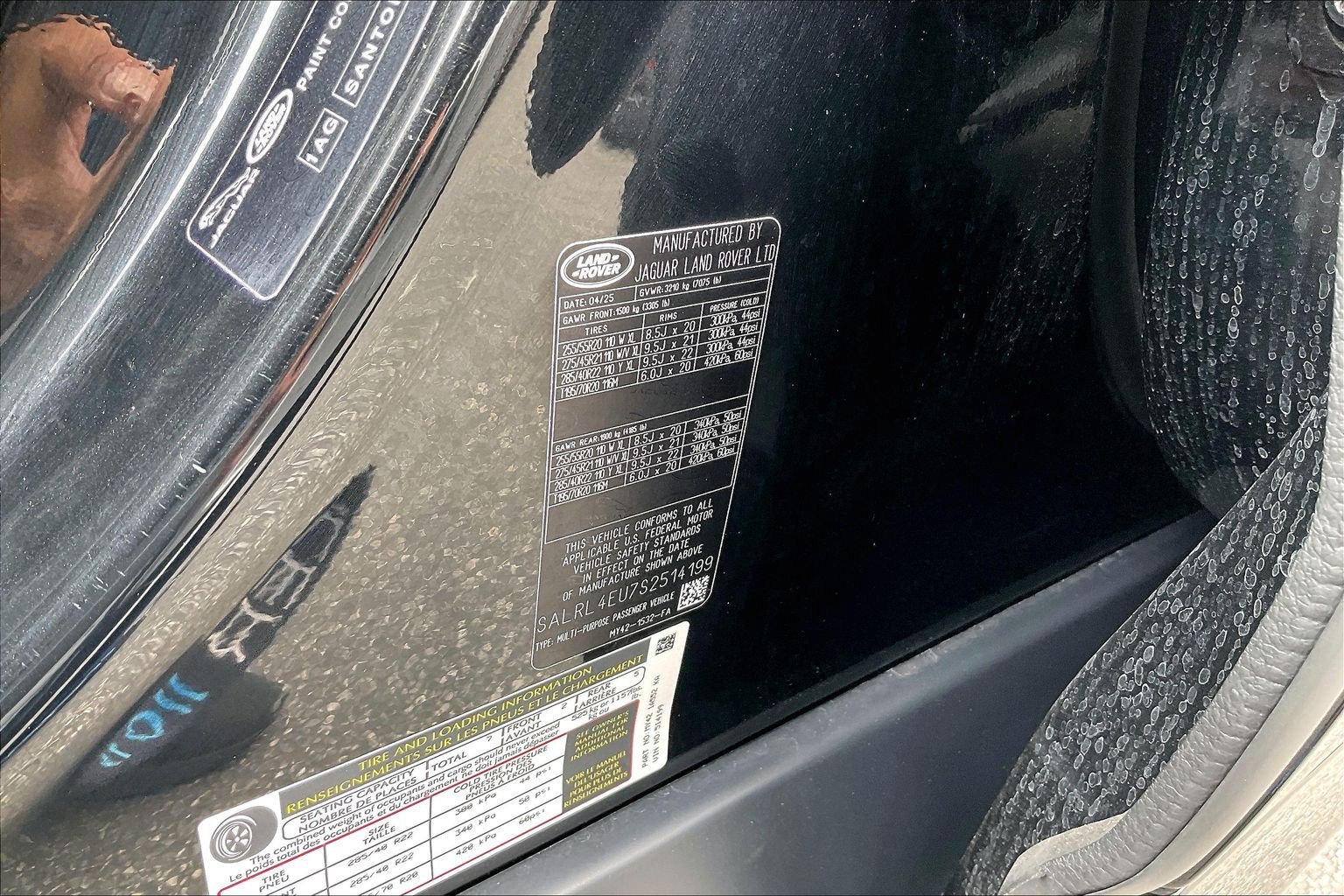 Certified 2025 Land Rover Discovery Dynamic SE AWD/4WD image 32