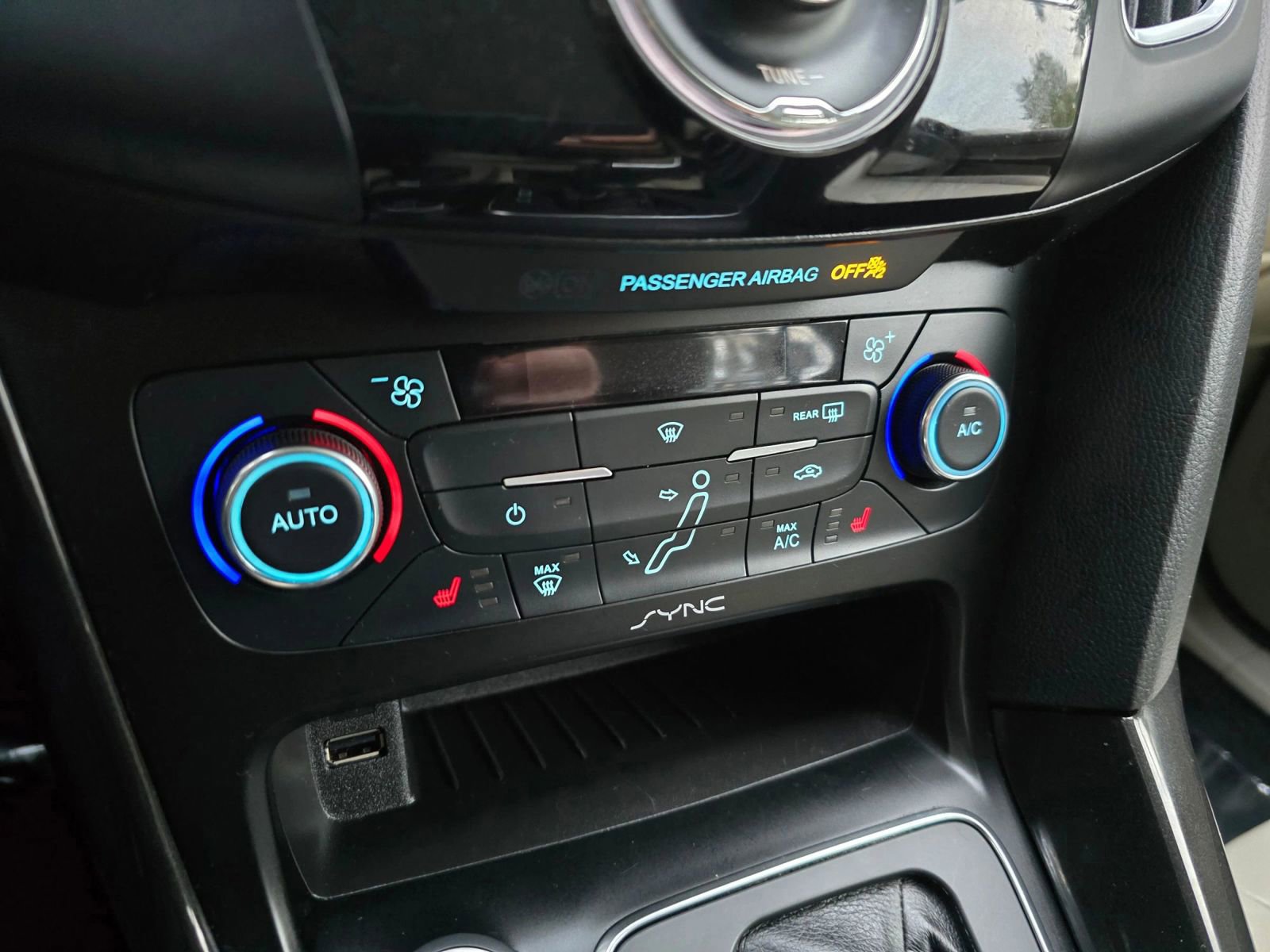 Used 2015 Ford Focus Electric Hatchback w/ Exterior Protection Package image 31