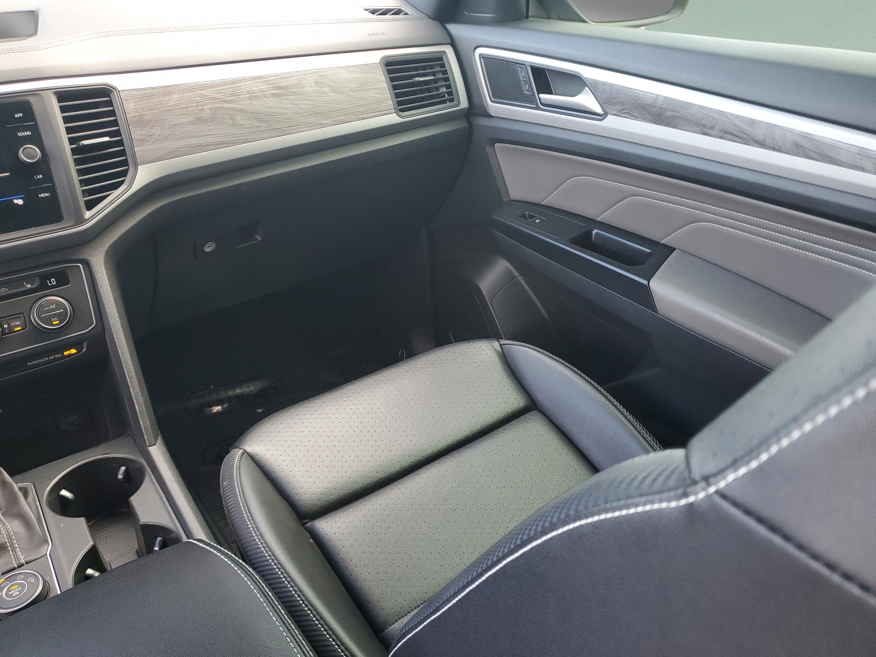 Used 2021 Volkswagen Atlas Cross Sport SE w/ Panoramic Sunroof Package image 17