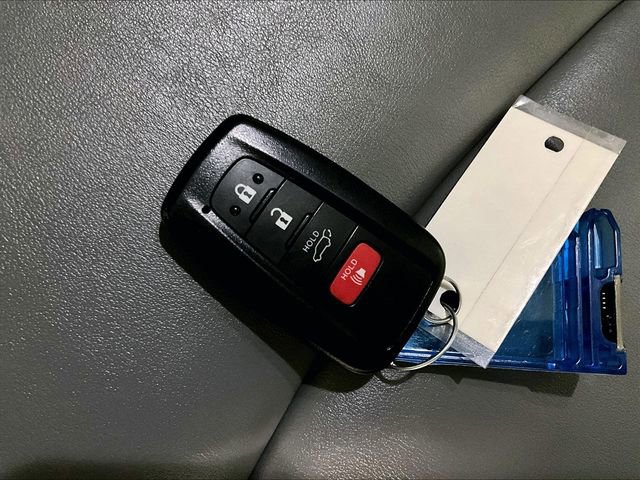 Used 2022 Toyota RAV4 XLE Premium image 11