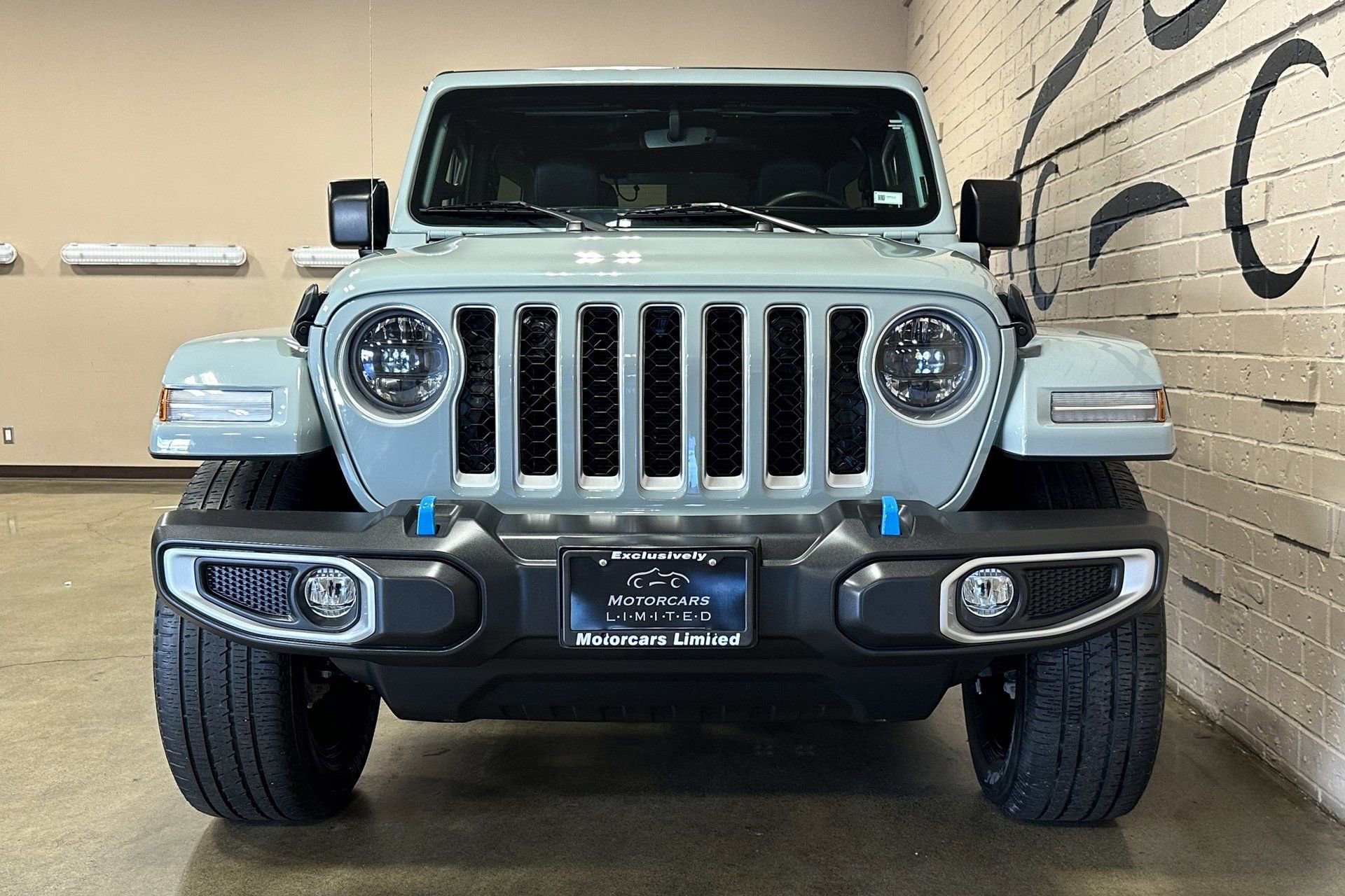 Used 2023 Jeep Wrangler Unlimited Sahara w/ Cold Weather Group AWD/4WD image 11