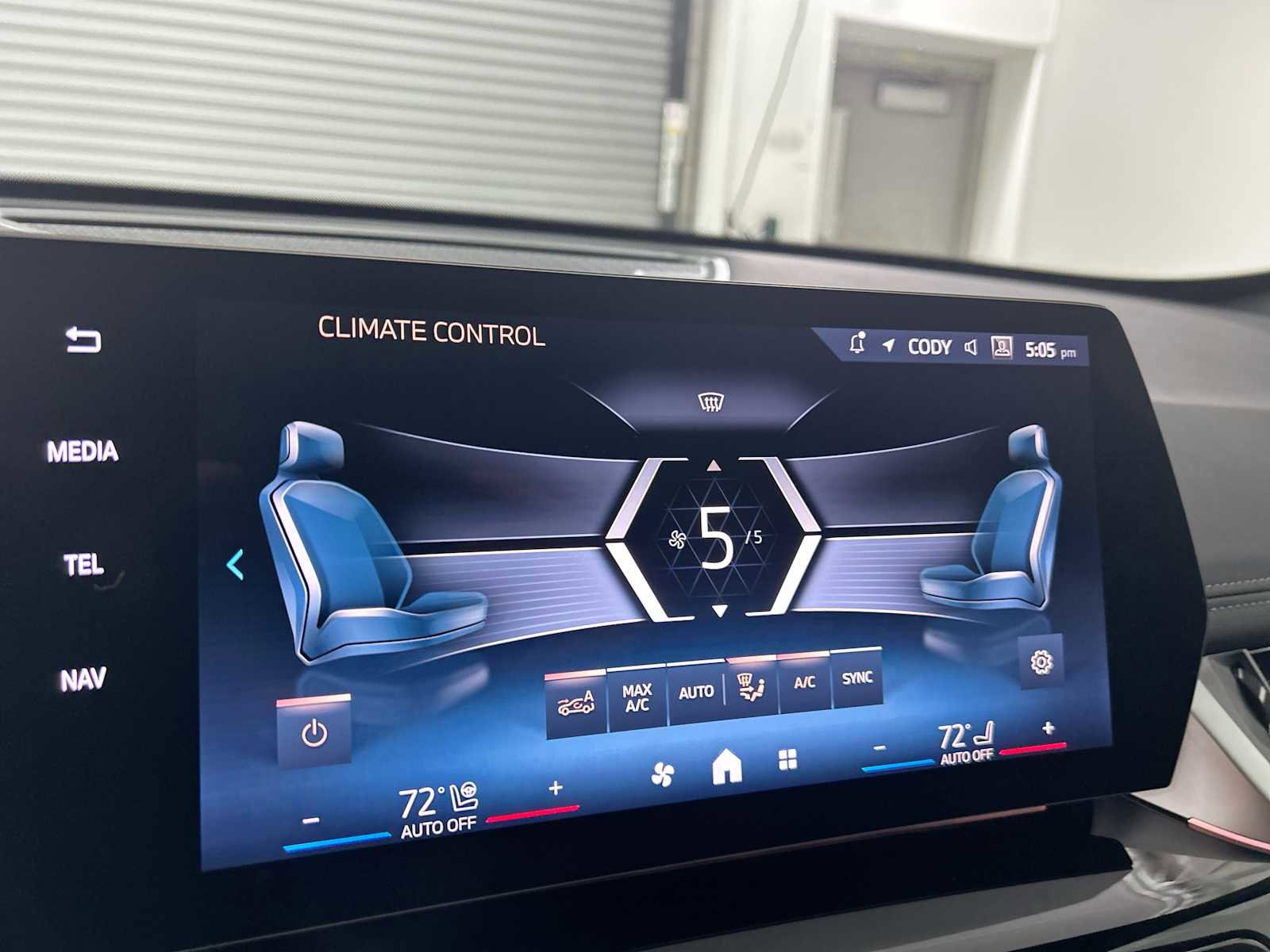 Used 2025 BMW X1 xDrive28i w/ Convenience Package image 17