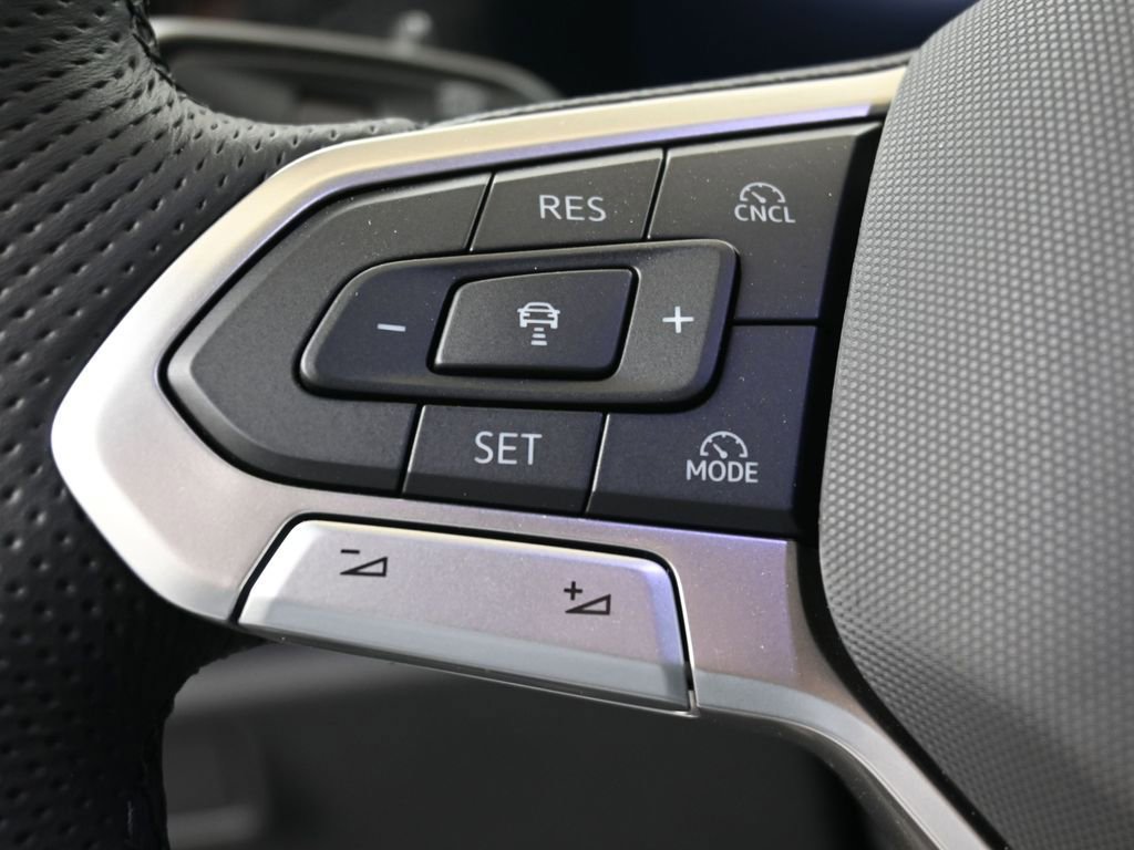 New 2026 Volkswagen Tiguan SE R-Line image 24