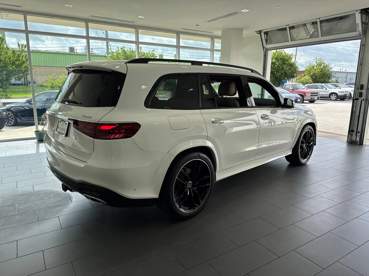 Used 2025 Mercedes-Benz GLS 450 4MATIC image 8