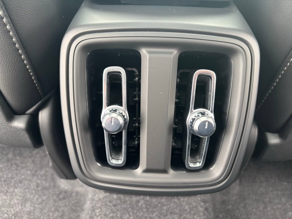 Certified 2026 Volvo XC40 B5 Plus w/ Protection Package Premier AWD/4WD image 24