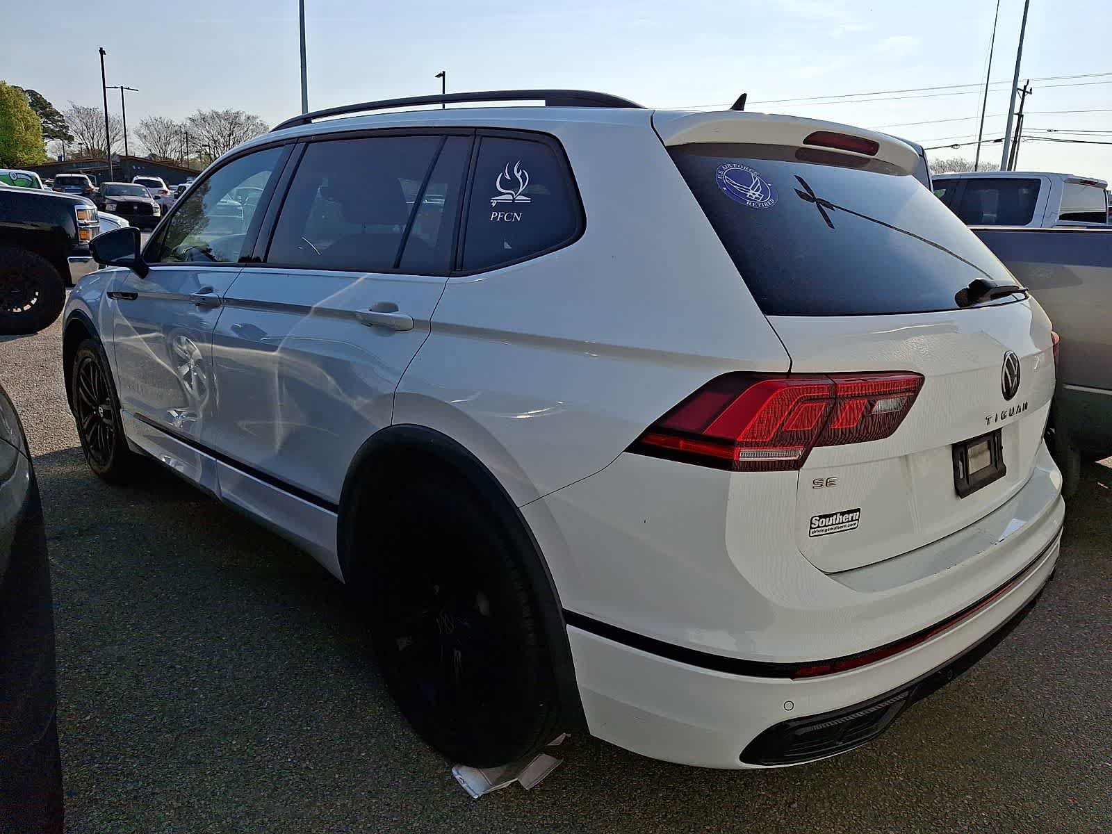 Used 2022 Volkswagen Tiguan SE R-Line FWD image 4