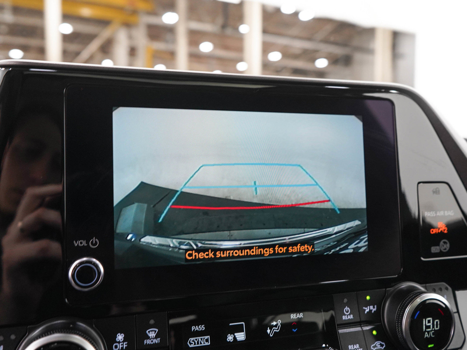 Used 2025 Toyota Highlander XLE AWD/4WD image 32