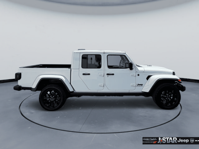 Used 2025 Jeep Gladiator Sport AWD/4WD image 4