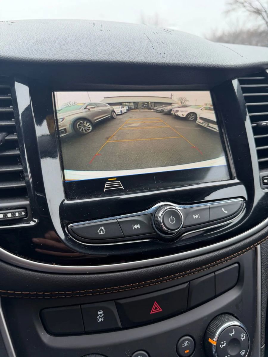 Used 2019 Chevrolet Trax LT w/ LT Convenience Package FWD image 23