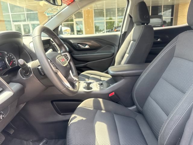 Used 2024 GMC Terrain SLE w/ Driver Convenience Package FWD image 8