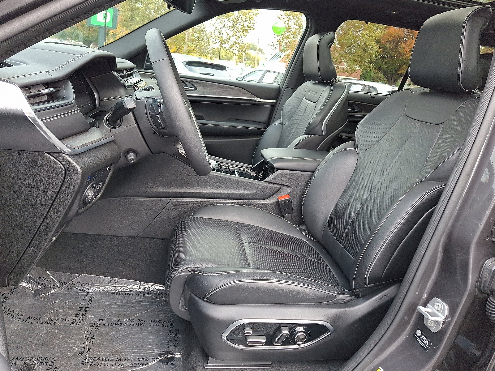 Used 2023 Jeep Grand Cherokee Overland w/ Luxury Tech Group IV image 15