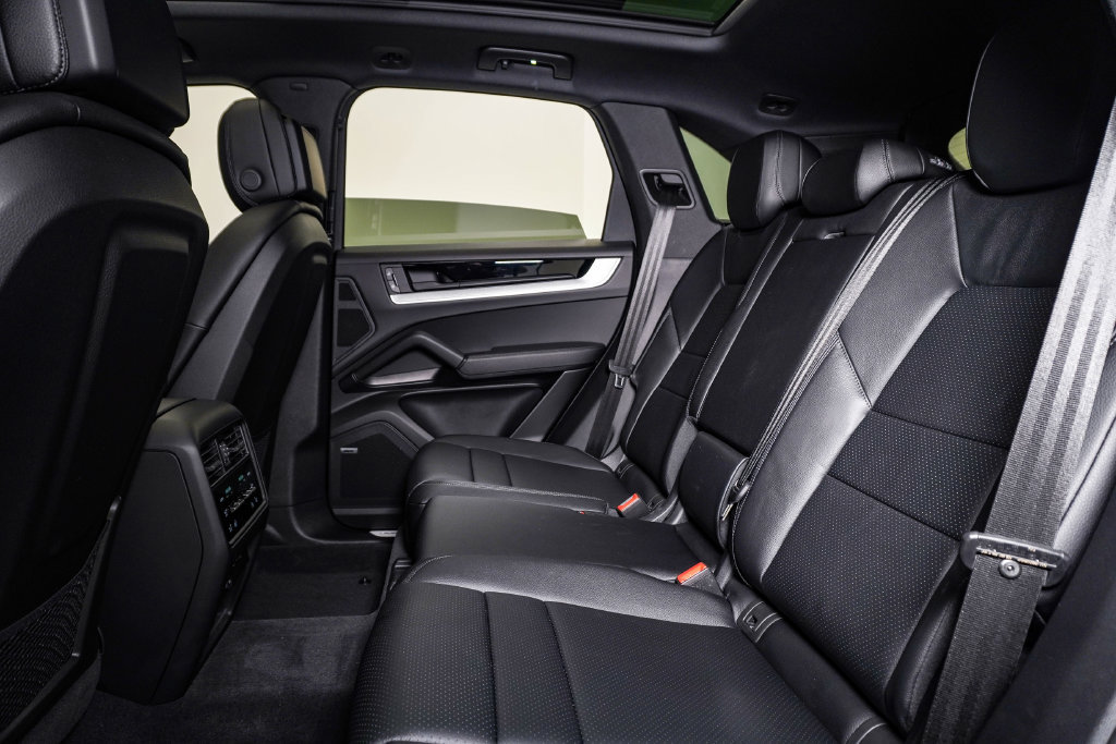 Certified 2026 Porsche Cayenne E-Hybrid AWD/4WD image 17