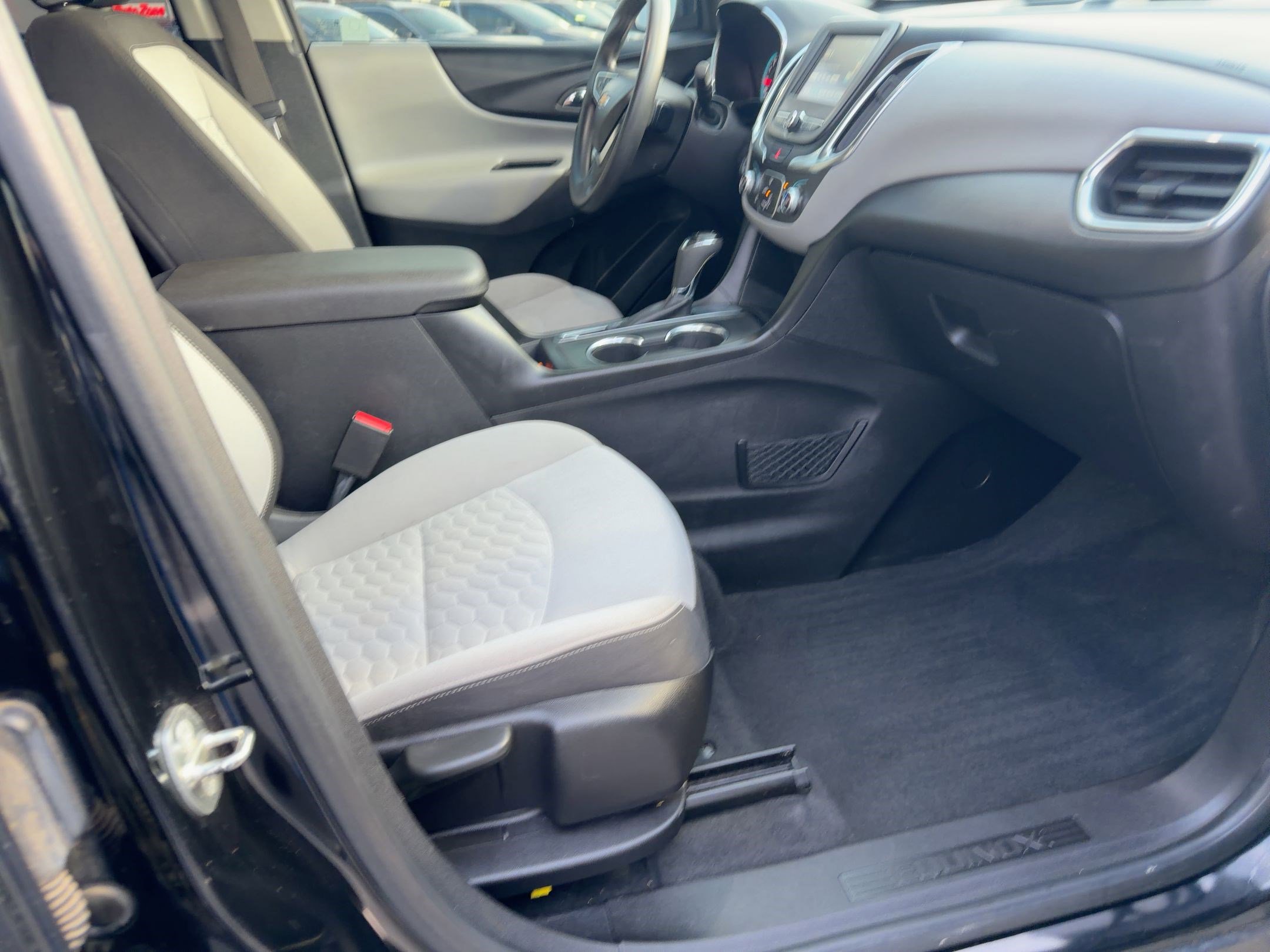 Used 2018 Chevrolet Equinox LS image 33