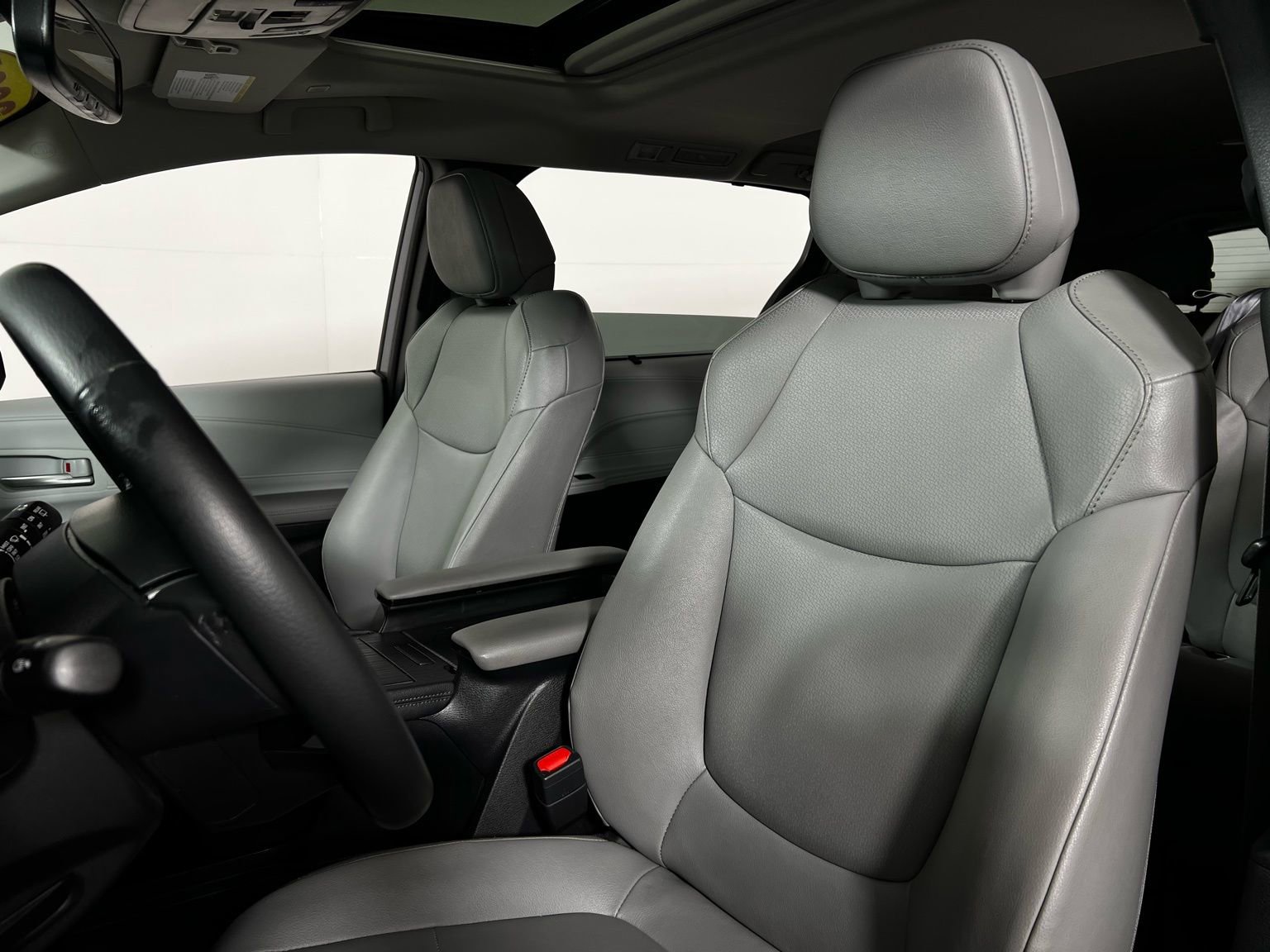 Used 2025 Toyota Sienna XLE w/ XLE Plus Package image 14