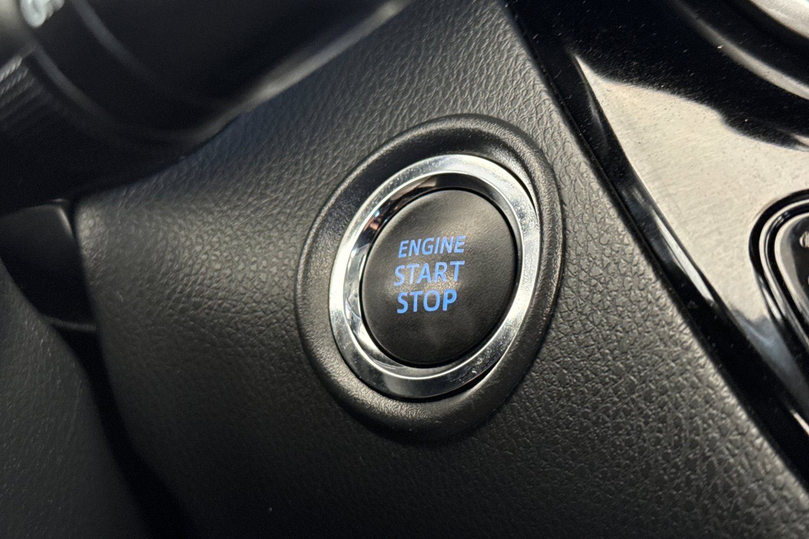 Used 2022 Toyota C-HR Limited FWD image 22