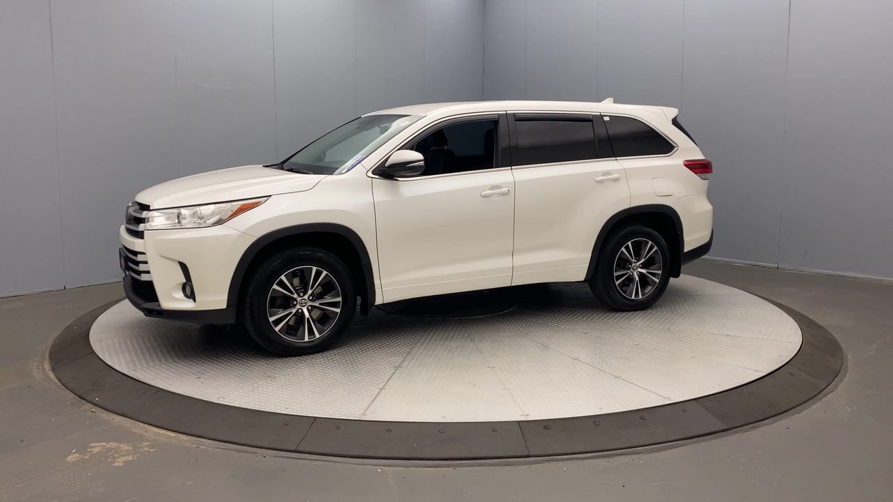 Used 2018 Toyota Highlander Plus AWD/4WD image 9