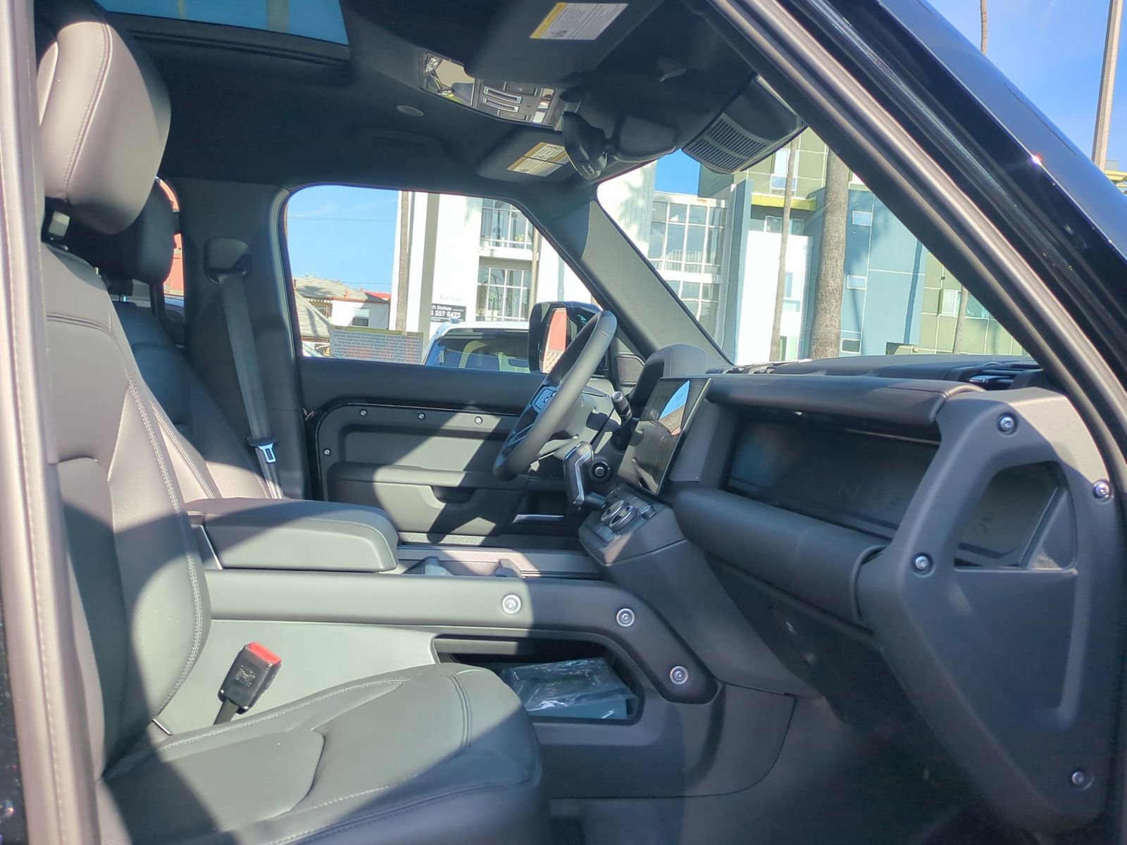 New 2026 Land Rover Defender 130 X-Dynamic SE image 30