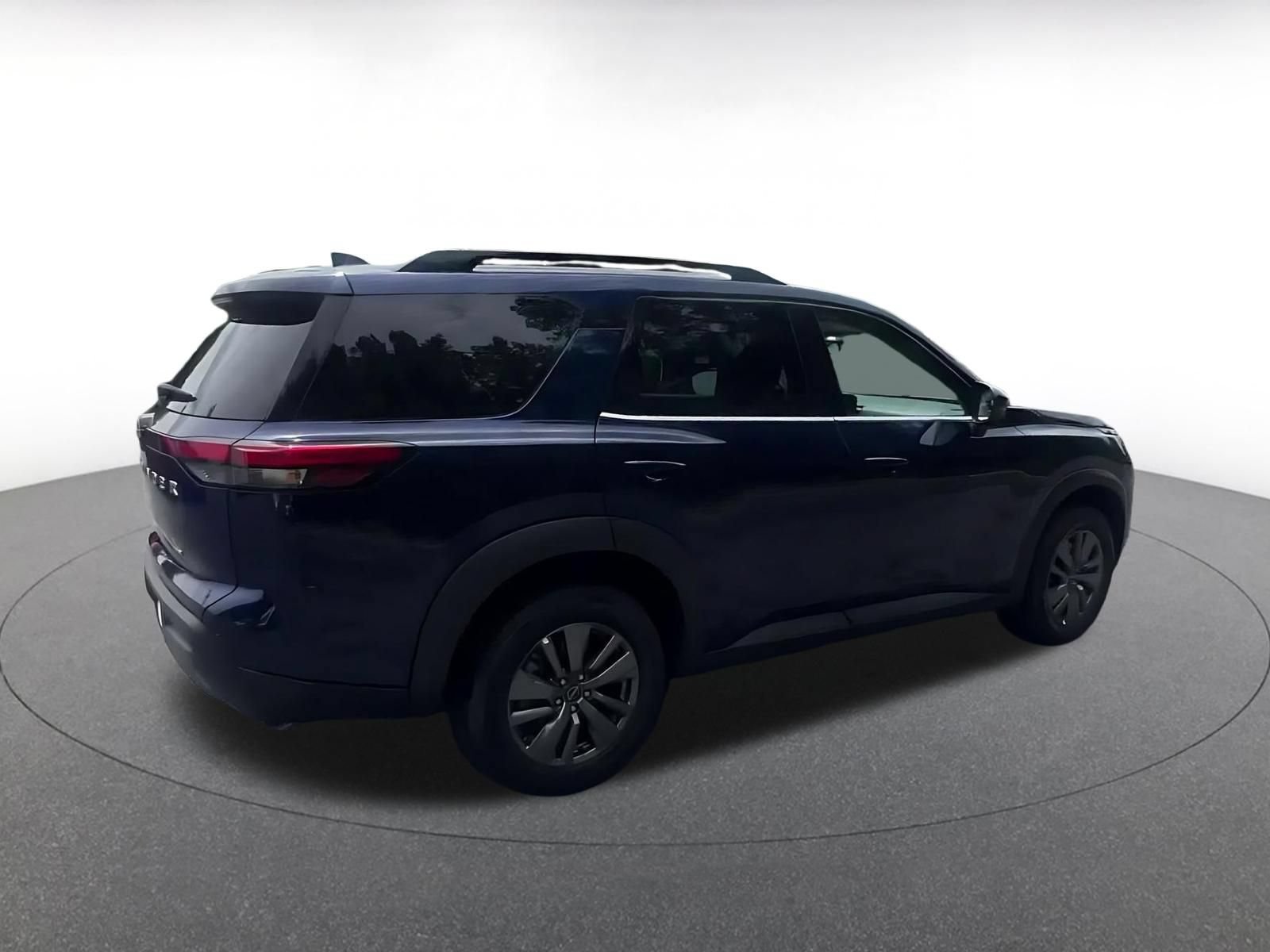 Used 2025 Nissan Pathfinder SV AWD/4WD image 14