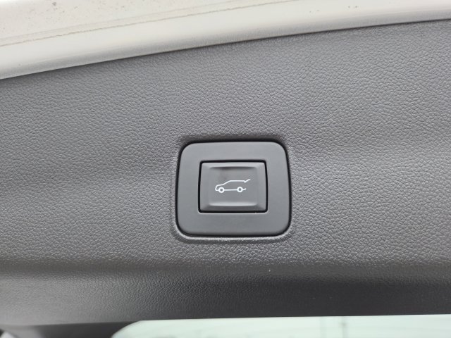 Used 2023 Chevrolet TrailBlazer RS w/ Sun and Liftgate Package image 12