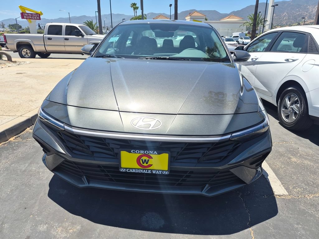 Used 2026 Hyundai Elantra SE FWD image 4